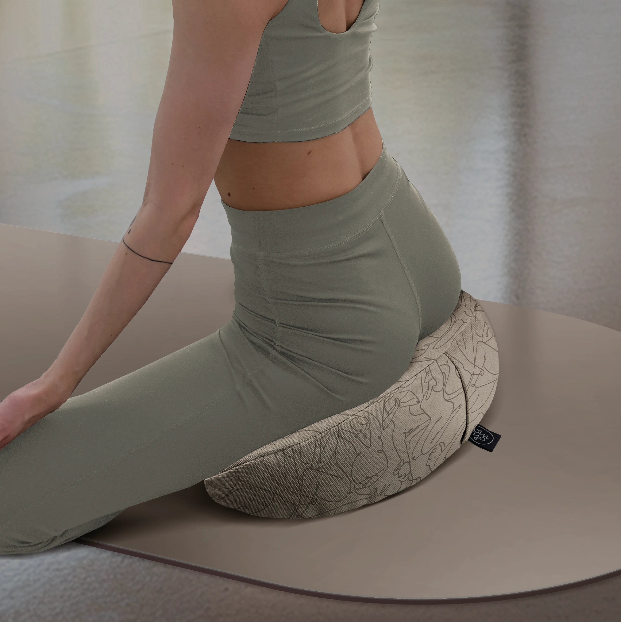 Coussin Demi Lune Design Yoga - Be Goddess