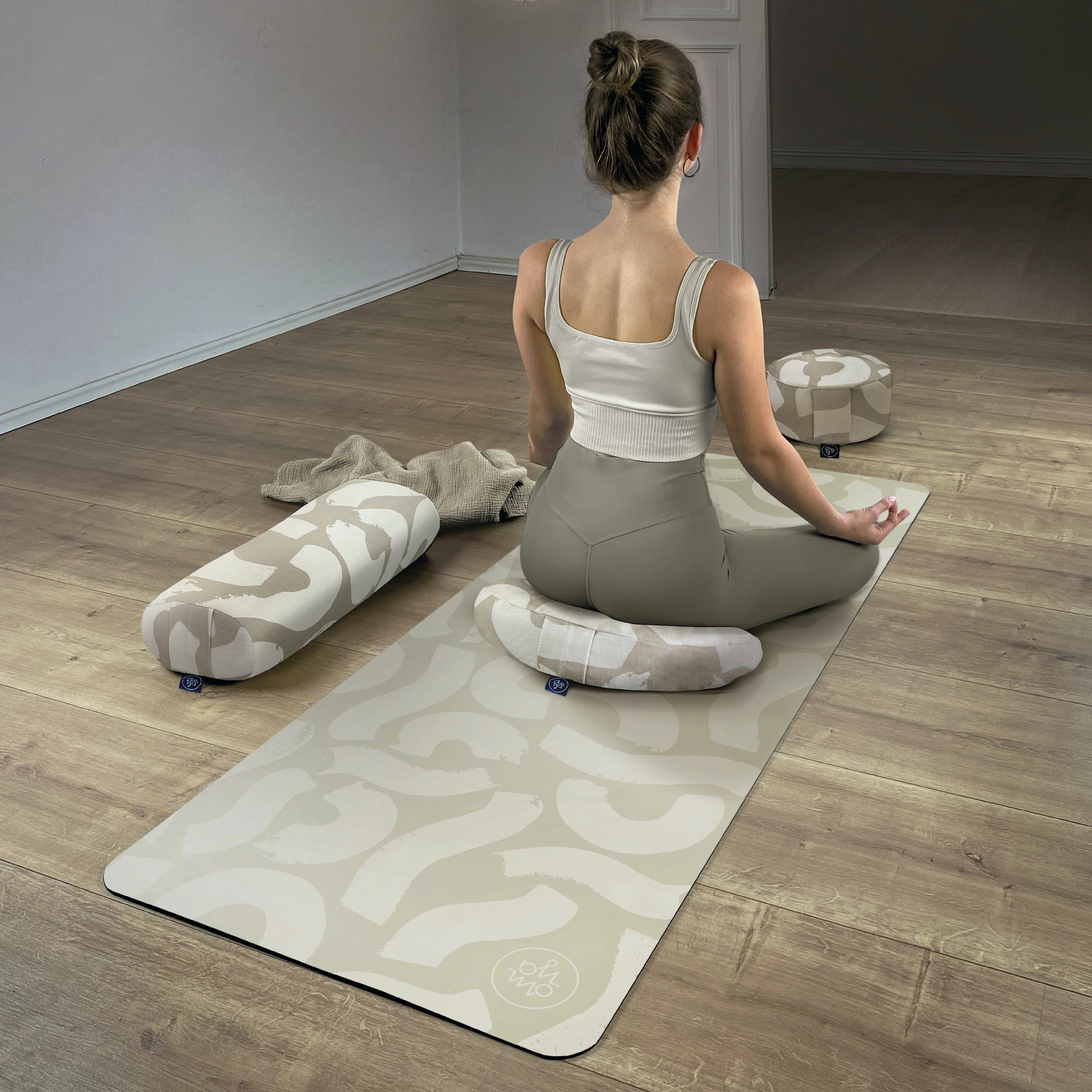 Bolster Yoga Design - Art of Living
