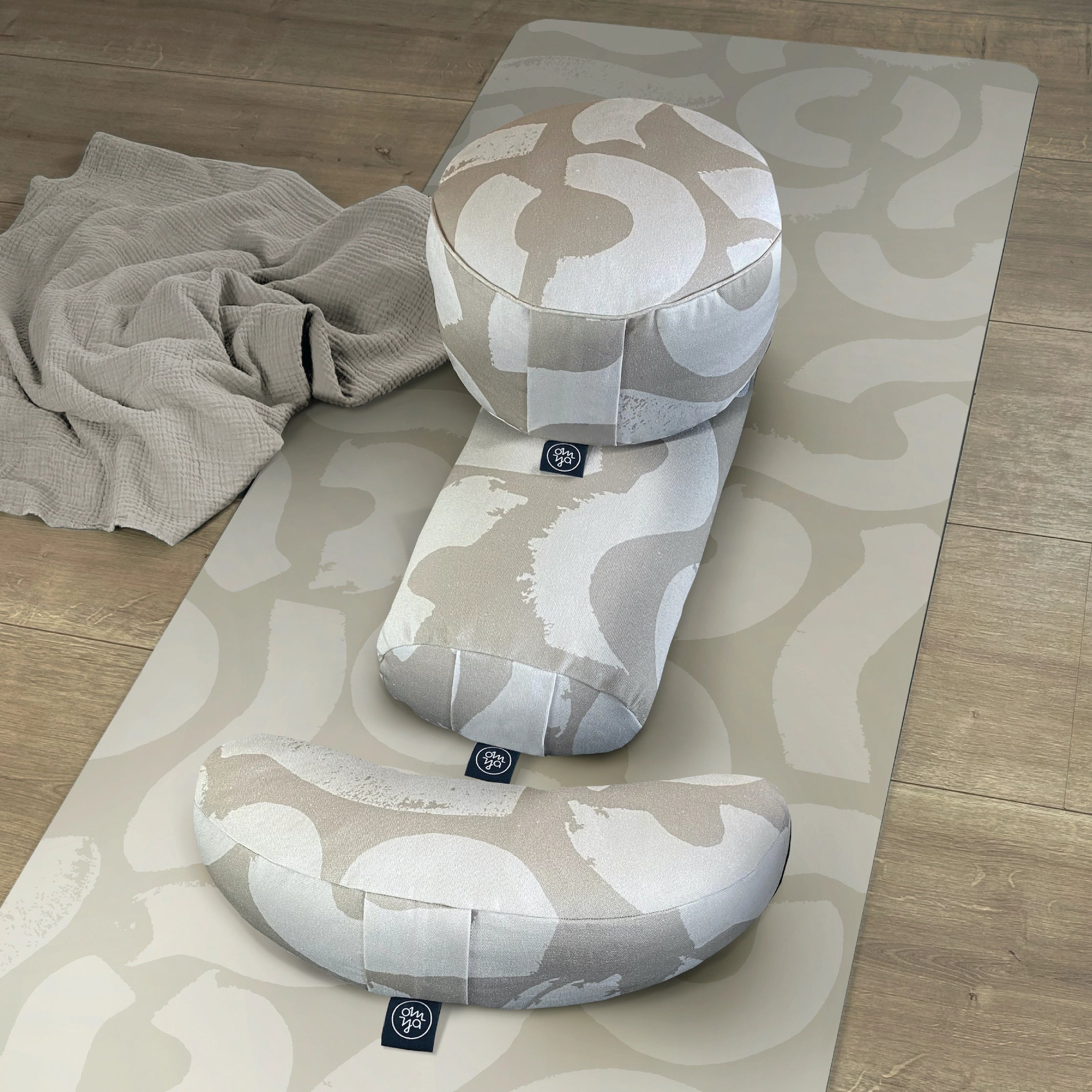 Bolster Yoga Design - Art of Living